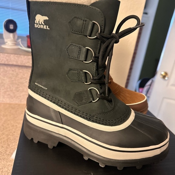 Sorel women’s Waterproof Black Boots like new 🆕 - Picture 1 of 4